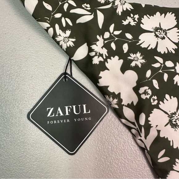Zaful | Green Floral Bikini Set - Picture 3 of 6